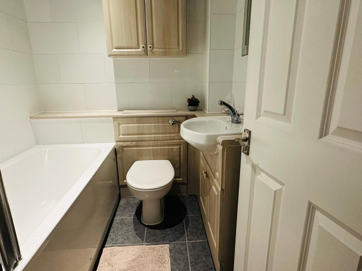 The Wimbledon Haven - Free Parking Apartment London Exterior photo
